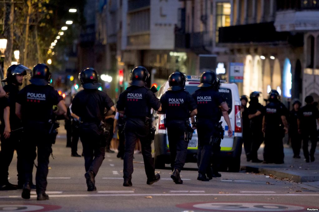 Barcelona: atentado terrorista deja 13 víctimas mortales y más de 100 heridos