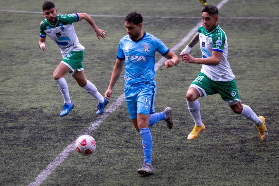 Primera B: Deportes Puerto Montt alcanzó la cima tras empatar con San Marcos de Arica