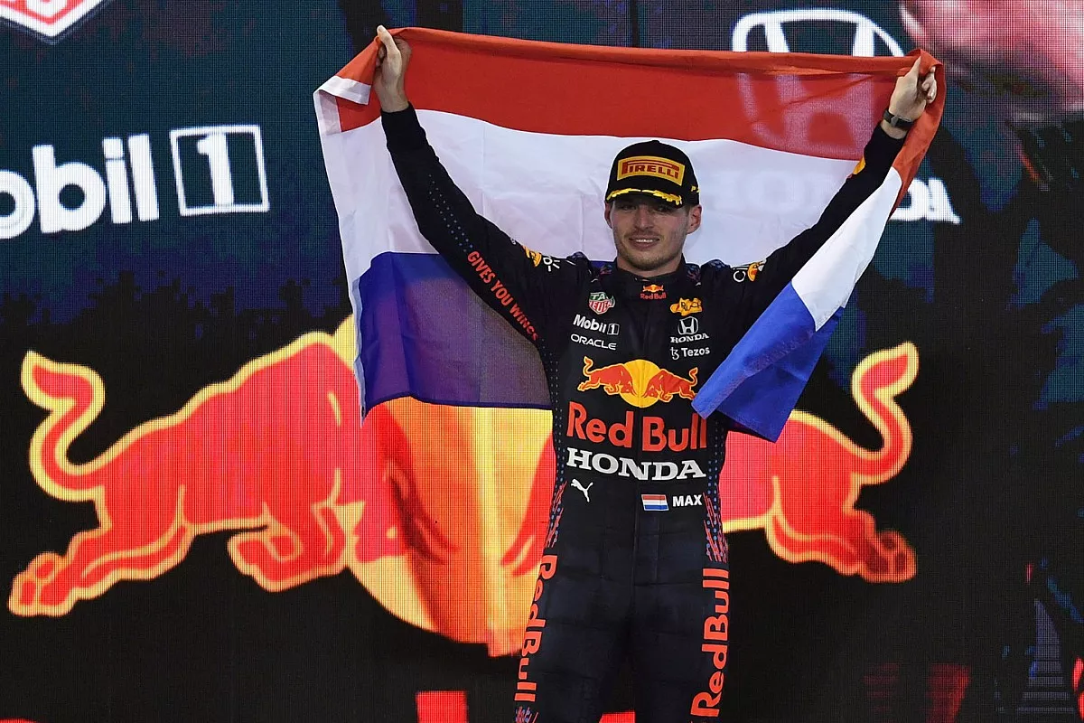 Verstappen gana en Abu Dhabi y logra el campeonato del mundo en la última vuelta