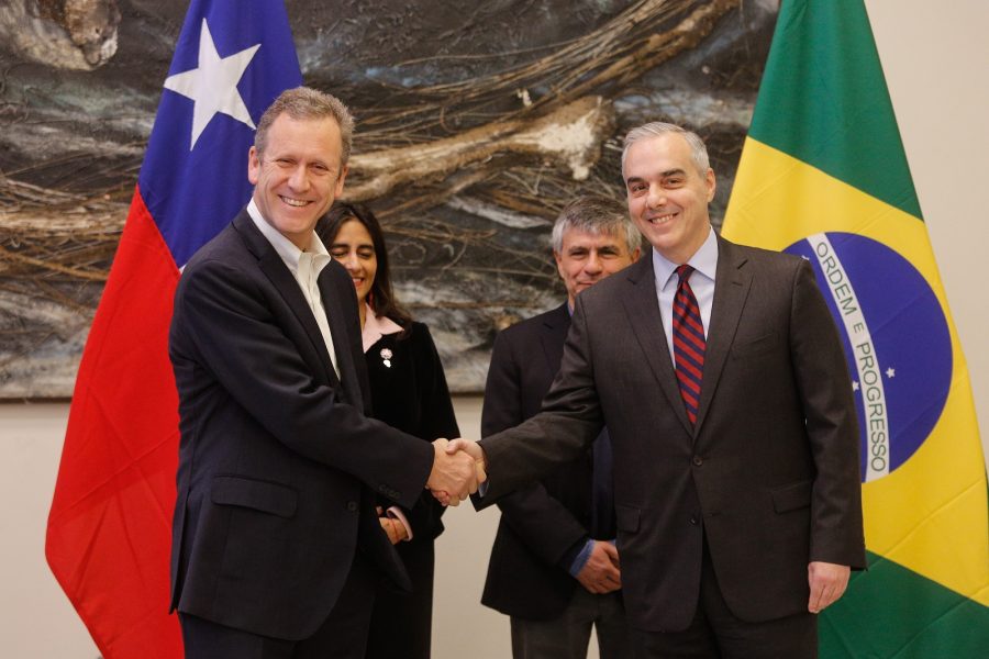 Chile y Brasil acuerdan el fin de los cobros adicionales por roaming internacional