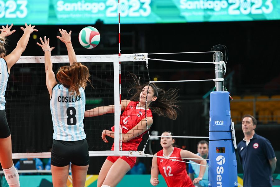 Santiago 2023: Argentina derribó las ilusiones de Chile en el voleibol femenino