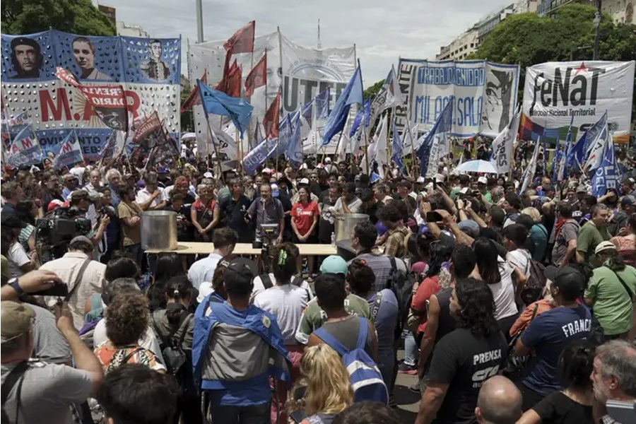 Corte argentina suspende reforma laboral decretada por Milei