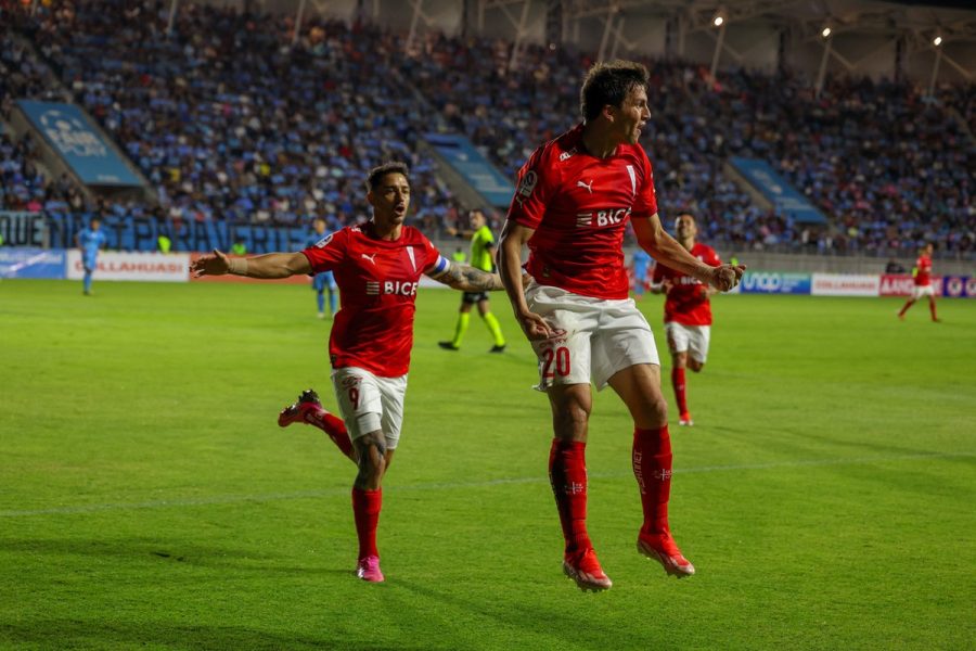 U. Católica sigue en racha tras vencer sobre la hora a Iquique